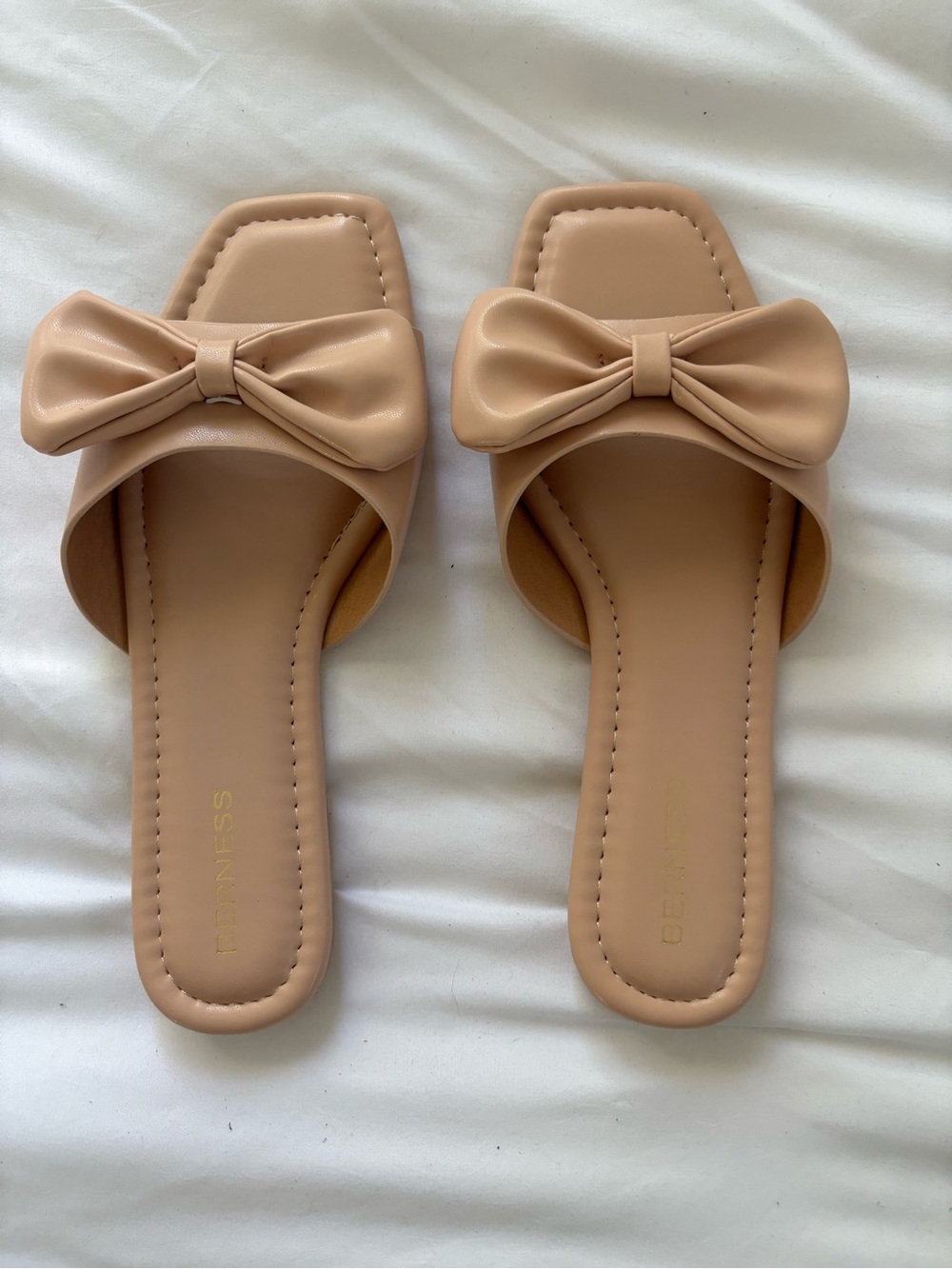 Women’s Bow Slide Sandals in Nude Size 8 NWO-Box